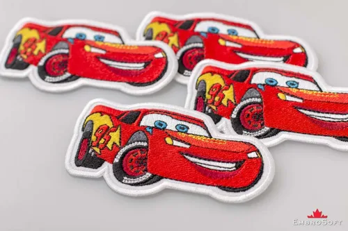 Vista 4 de Cars Lightning McQueen - Parche bordado para planchar (3.9 x 2.3 pulgadas)