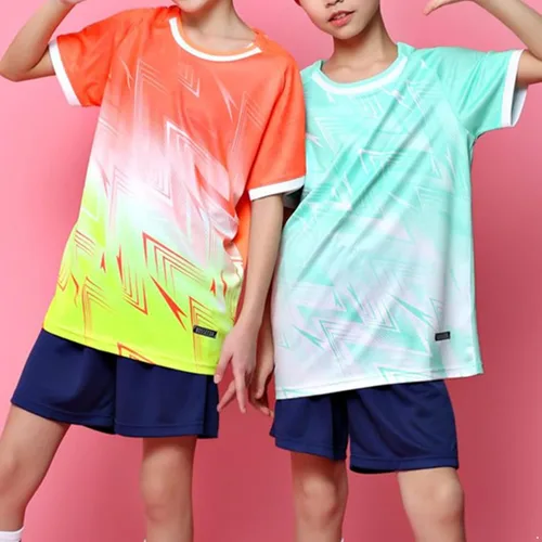 Vista 4 de Fldy Uniforme de entrenamiento deportivo de fútbol para niños y jóvenes, traje deportivo de 2 piezas, camiseta de manga corta con pantalones cortos