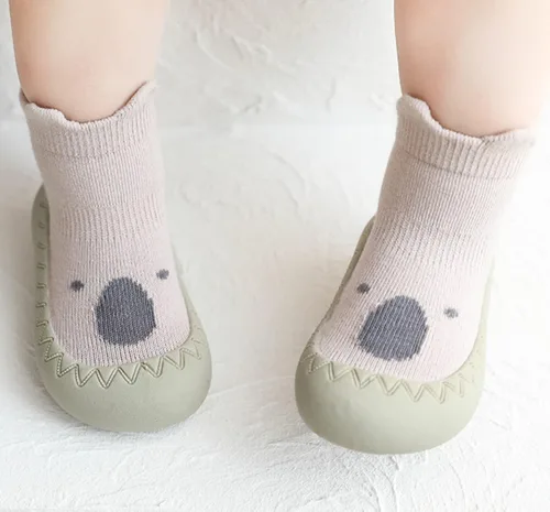 Vista 2 de Zapatos antideslizantes para bebés y niñas que caminan por primera vez, 2 pares