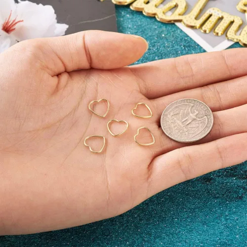Vista 5 de Mega Pet 5 anillos de latón en forma de corazón, chapados en oro de 14 quilates, dije de latón de corazón hueco de San Valentín, dijes colgantes