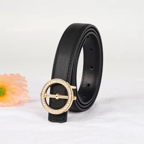 Vista 223 de Cinturón de cuero clásico con hebilla de metal para mujer con vestido de jeans