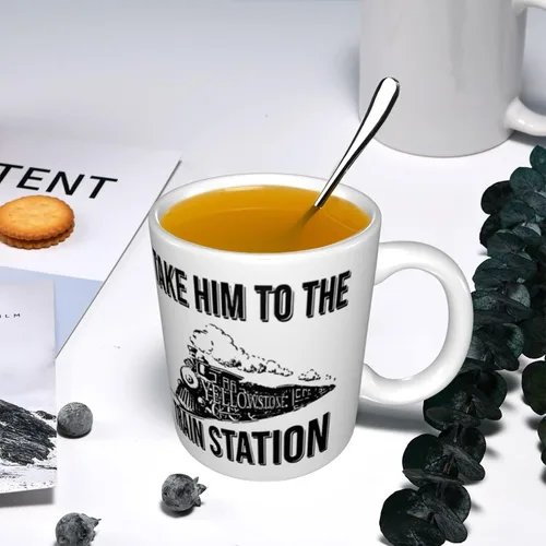 Vista 6 de Taza de café con texto en inglés "Take Him To The Train Station", regalo de cumpleaños, Navidad, 11 onzas