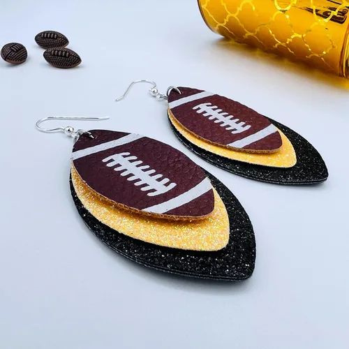 Vista 2 de Aretes de fútbol para mujer, joyería de fútbol, accesorios de fútbol, regalos de fútbol, aretes colgantes con purpurina, aretes de piel sintética