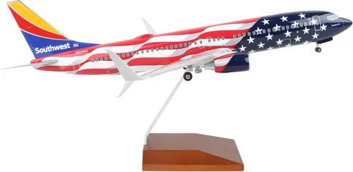 Vista 3 de Skymarks Daron Southwest Freedom One 737-800 1/100 W/Madera y engranaje SKR8288
