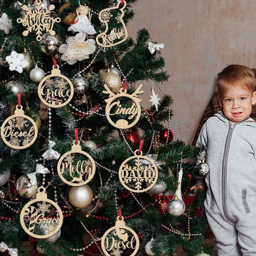 Vista 5 de Adornos de Navidad de madera personalizados 2025, adorno de madera con nombre para mujeres, hombres, amigos, familia, adorno colgante personalizado