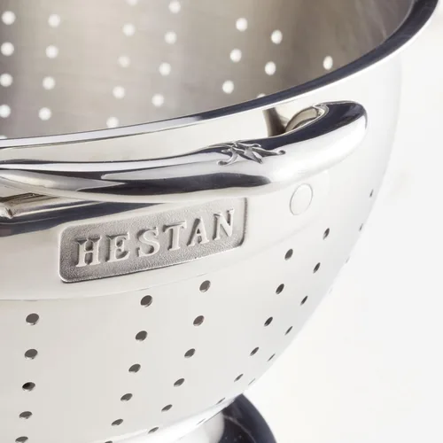 Vista 5 de Hestan Provisiones: colador de acero inoxidable de 3 cuartos de galón