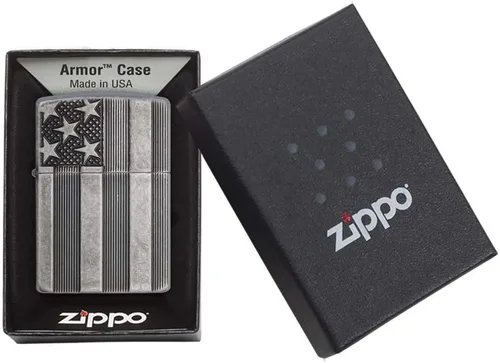 Vista 28 de Zippo encendedores con la bandera de EE. UU.