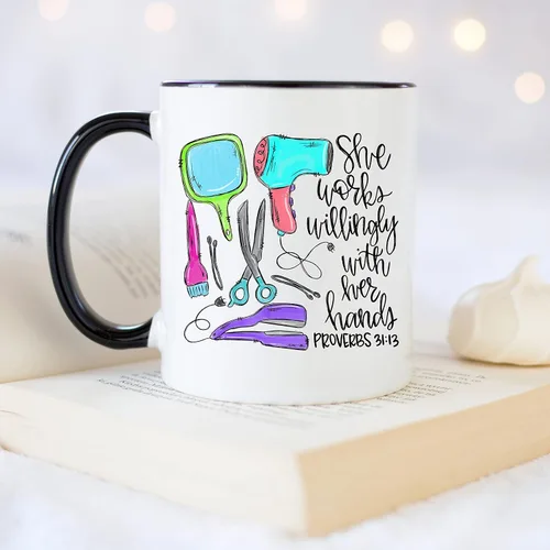 Vista 4 de YouNique Designs Taza de café para estilista, 11 onzas, taza para peluquería, taza para estilista para mujer, regalos de peluquería (mango negro)