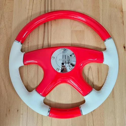 Vista 3 de Raptor Volante de madera roja y cuero blanco de 15