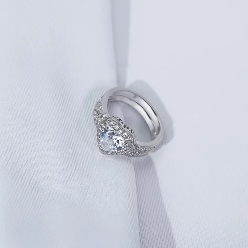 Vista 3 de Tienda Essentials Anillo antiguo de plata de ley chapada en platino con circonita cúbica Infinite Elements (anteriormente colección Tienda)