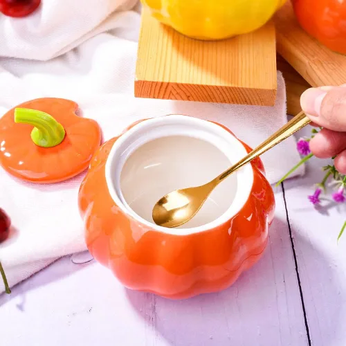 Vista 5 de Azucareros de porcelana con tapa y cucharas, cuenco de sal de cerámica con forma de calabaza para el hogar y la cocina, diseño elegante