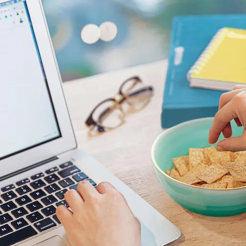 Vista 7 de Good Thins Paquete variado de galletas de arroz y maíz sin gluten, 4 cajas