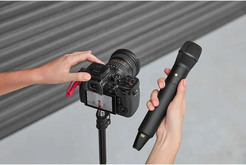 Vista 2 de RØDE Interview PRO Micrófono de condensador inalámbrico de mano con una cápsula de grado de transmisión y grabación flotante a bordo de 32 bits