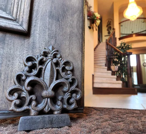 Vista 8 de LuLu Decor, Tope de puerta de hierro fundido Fleur De Lis, tapón de puerta en acabado negro antiguo, producto hermoso y útil, simplemente inserta