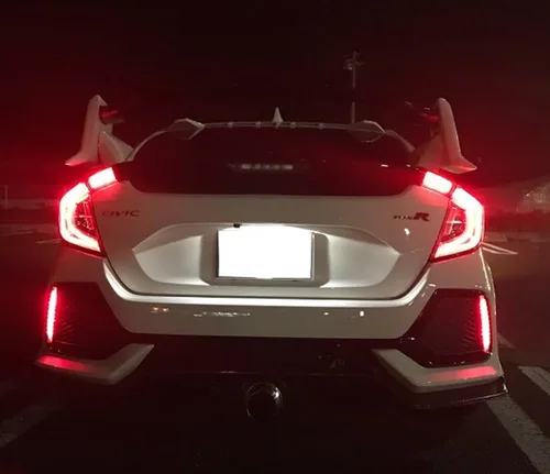 Vista 6 de iJDMTOY luces LED de reflector de parachoques de lente roja 24-SMD compatibles con Honda Civic Hatchback 2017-21, SI o Sedan Tipo-R, función como