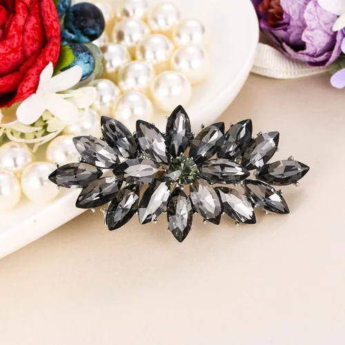 Vista 2 de EVER FAITH Elegante broche de flores de cristal marquesa para mujer