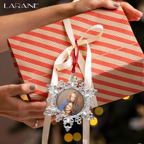 Vista 7 de Adornos de árbol de Navidad Laraine – Juego de 3 piezas colgantes decorativos, regalo de recuerdo navideño 2025, colgante con inserto de marco