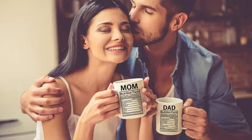 Vista 4 de AW Fashions Mom & Dad Nutritional Facts - Juego de tazas de café divertidas de cerámica blanca de 11 onzas para marido y esposa, él y ella, regalo