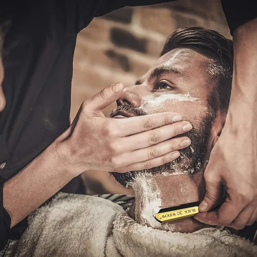 Vista 5 de Navaja de barbero de hoja recta, navaja profesional de barbero de hoja recta, cómodo agarre de pulgar, navaja ejecutiva Black Widow, Negro