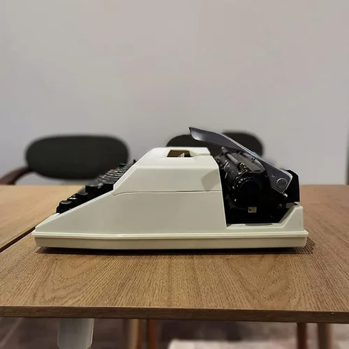 Vista 4 de Máquina de escribir manual clásica de estilo antiguo - Portátil y fácil de usar - Incluye juego de cintas - Máquina de escribir mecánica, kk321