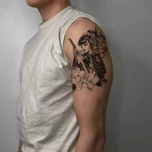 Vista 3 de 6 hojas de tatuajes temporales de geisha japonesas para mujer, color blanco y negro, Samurai Fox Koi, impermeables, tatuajes falsos para mujeres