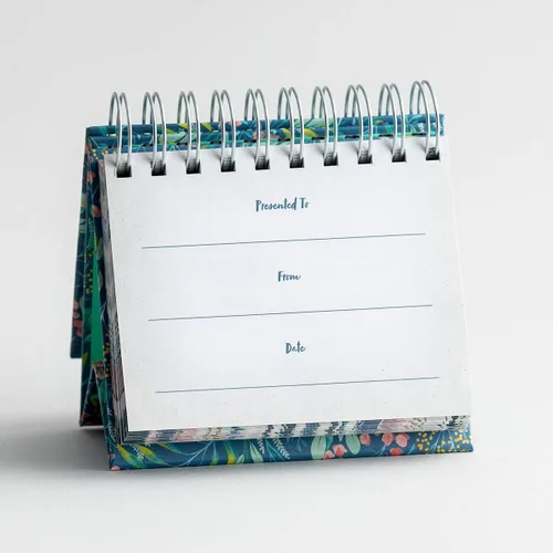 Vista 2 de DaySpring - Un minuto con Dios - Calendario perpetuo (J1391), verde, 5 1/2" x 5 1/4" x 1 1/4