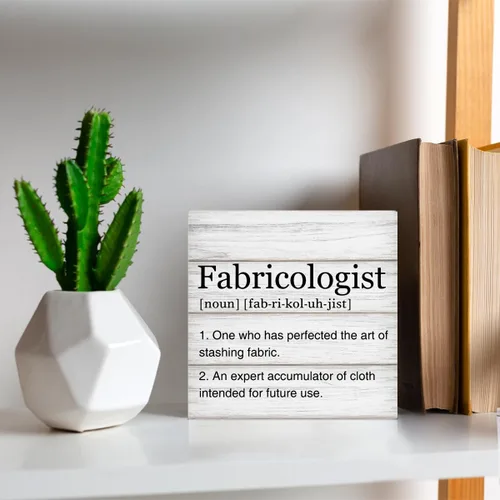 Vista 6 de Dumyum Caja de Signo de Madera Definición de Fabricologist Regalos para Amantes de la Costura Dumyum Signo Decorativo de Madera para Escritorio