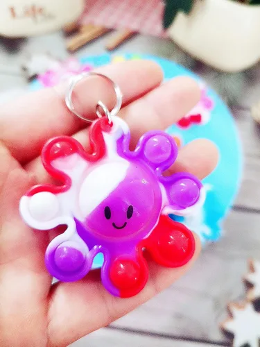 Vista 8 de Paquete de 24 llaveros de pulpo a granel para ansiedad a granel para adolescentes y niños, suministros de fiesta de cumpleaños, regalos de aula