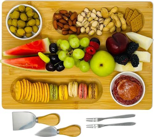 Vista 6 de Tabla de queso de bambú con cuchillo, cuenco, juego de tenedores, plato de madera para charcutería y bandeja para servir alimentos para copas