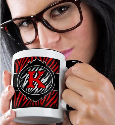 Vista 2 de 3dRose (mug_102898_4) Letra K con inicial de cebra roja malvada, taza negra de dos tonos, 11 onzas