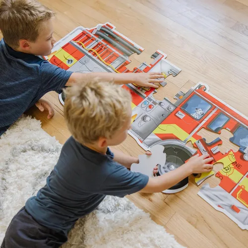 Vista 7 de Enorme rompecabezas de camión de bomberos para piso de Melissa & Doug, (24 unidades, 4 pies de largo)