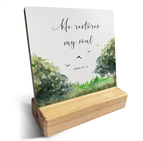 Vista 7 de Letrero de madera con versículos bíblicos con texto en inglés "Country Be Still and Know That I am God", decoración de escritorio cristiana