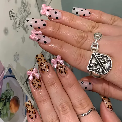 Vista 23 de BABALAL Uñas postizas punk a presión, uñas falsas cortas cuadradas, pegamento de caída de guepardo, uñas acrílicas azules y blancas con punta