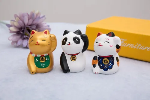 Vista 2 de Pintado a mano blanco Feng Shui Mini Maneki Neko Lucky Cat Fu (Fortuna)