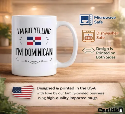 Vista 3 de Casitika Divertidos regalos de República Dominicana. Taza de café de cerámica de 11 onzas con texto en inglés "I'm Not Yelling I'm Dominican". Tazas