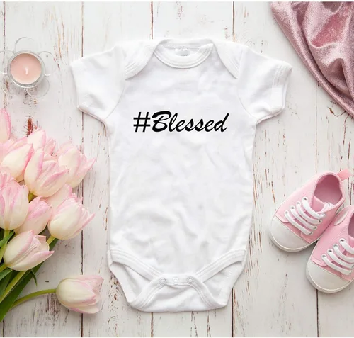 Vista 2 de TripleBDesigns BLESSED - Body para baby shower regalo de bautismo cristiano mensaje para bebé