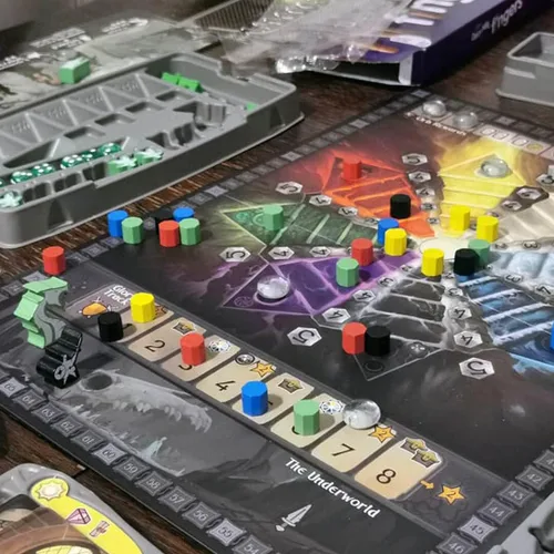 Vista 5 de Juego de mesa Dwellings of Eldervale – Edición estándar Estrategia, aventura y fantasía para 1-5 jugadores Edades 14+