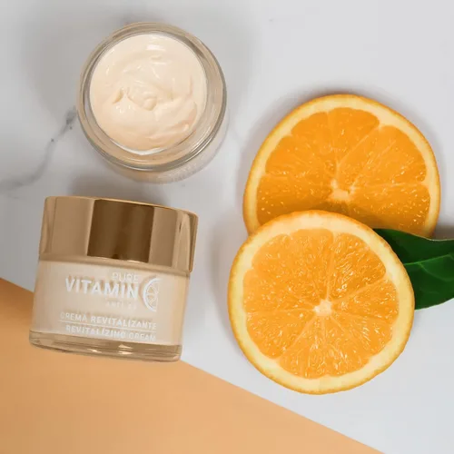 Vista 7 de Noche Y Dia Crema facial con vitamina C, hidratante, ligera, no grasa para todo tipo de piel, fórmula antienvejecimiento para líneas finas, arrugas