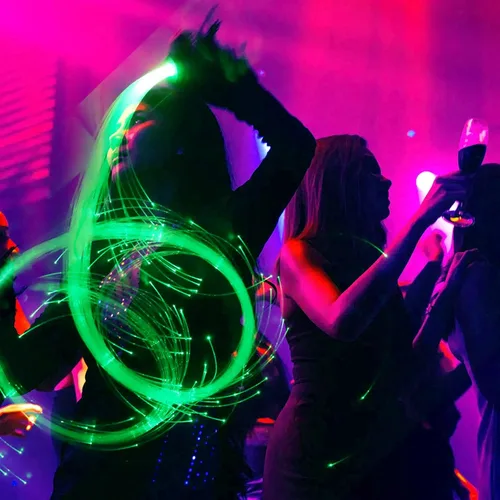 Vista 4 de Dance Whip - Látigo de fibra óptica LED recargable de 6 pies con 7 colores y 4 modos brillantes, flujo perfecto para baile, fiestas, regalo
