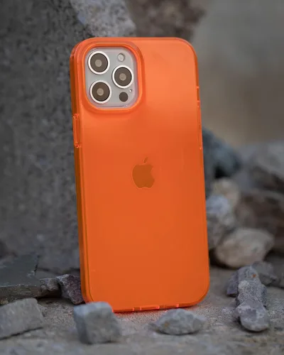 Vista 7 de FELONY CASE Funda protectora transparente naranja neón para iPhone 15 Pro, TPU y policarbonato que absorbe los golpes, a prueba de grietas con un