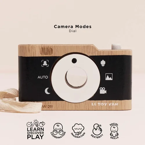 Vista 3 de Le Toy Van Cámara de madera vintage – FSC 100% madera sostenible certificada – Cámara retro para niños con lente caleidoscopio y obturador a presión