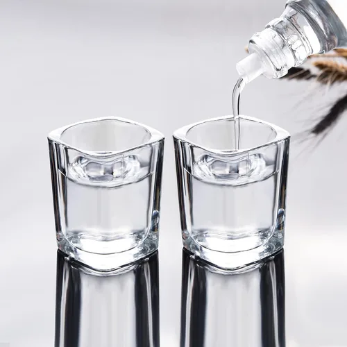Vista 4 de PARACITY Juego de 2, vasos de chupito geniales con base pesada, vasos pequeños líquidos para café expreso, whisky, vodka, regalo para hombres, 2