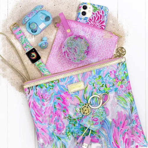 Vista 5 de Lilly Pulitzer Funda de vinilo resistente al agua para la playa, bolsa con cremallera incluye protector de bebidas, funda pequeña y clips para toalla
