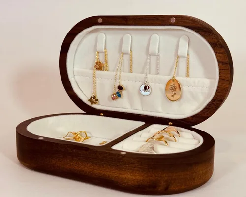 Vista 7 de Joyero personalizado para mujer, flor de nacimiento, organizador de madera hecho a mano, grabado personalizado con letra inicial y nombre