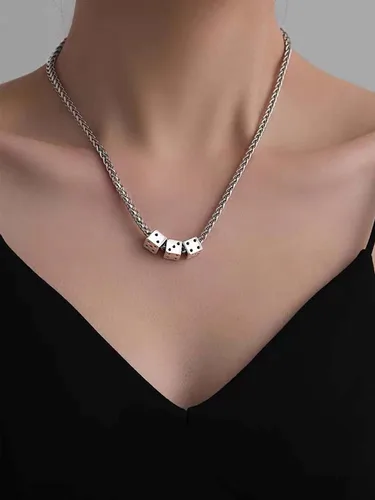 Vista 2 de Long tiantian Collar de dados punk, gargantilla de dados punk, collar de personajes de la suerte, collar hip hop para mujeres y hombres, Cobre, otro