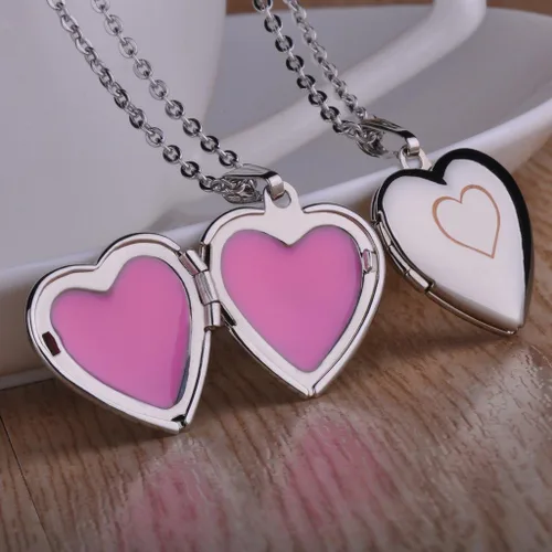 Vista 4 de Infinite U Clásico Corazón Mujeres Corazón Abierto Foto Locket Collar con Colgante de acero inoxidable para aniversario de boda regalo