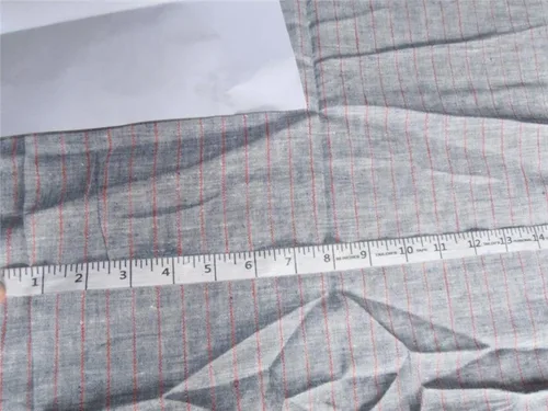 Vista 2 de Tela de lino gris oscuro X rayas rojas 54 pulgadas de ancho lino