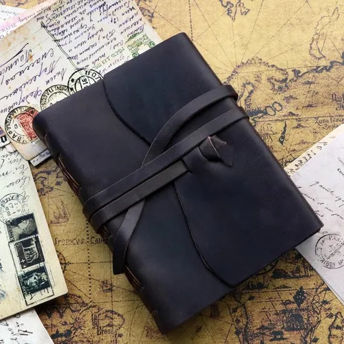 Vista 2 de Succor Diario de cuero genuino hecho a mano de 8 x 6 pulgadas, cuaderno de escritura rayado con 240 páginas de papel kraft gruesas, diario de viaje