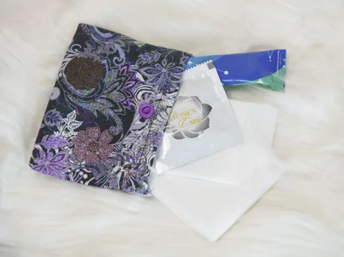 Vista 5 de Kit de cuidado femenino para mujer y niña, diseño lindo y discreto