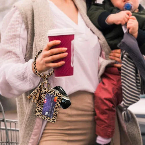 Vista 3 de Llavero pulsera con tarjetero para mujer 3 ranuras para tarjetas PU cuero pulsera llavero pulsera